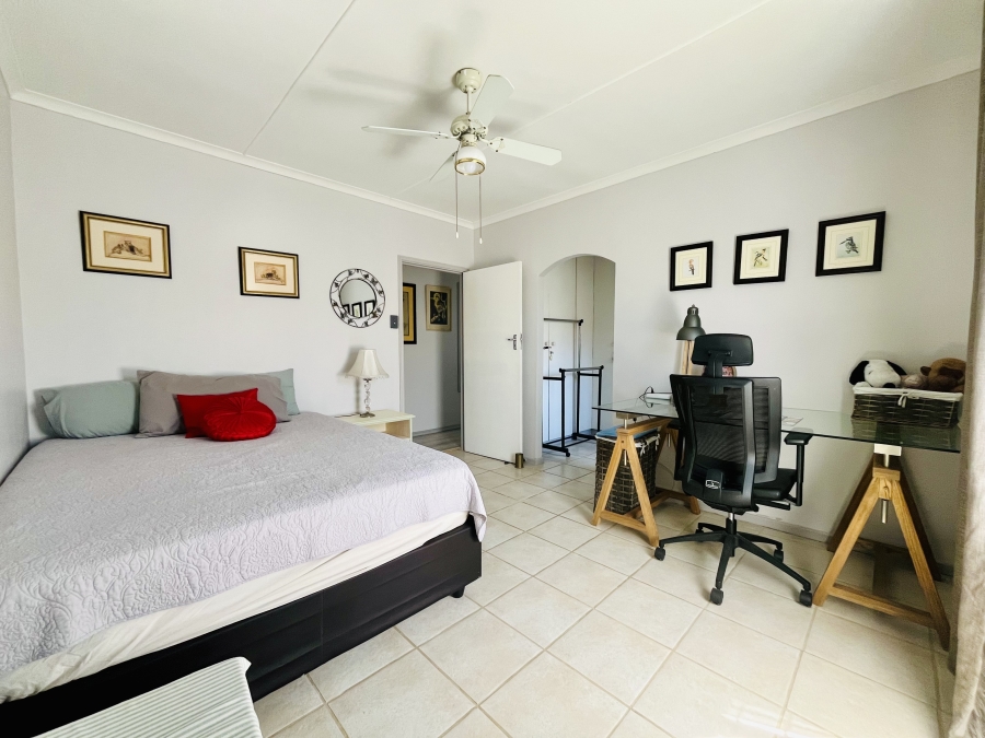 4 Bedroom Property for Sale in Sandbaai Western Cape